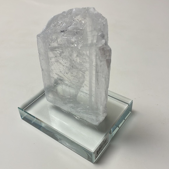 Natural Quartz Stone Tower with the Glass Base. - Picture 1 of 8